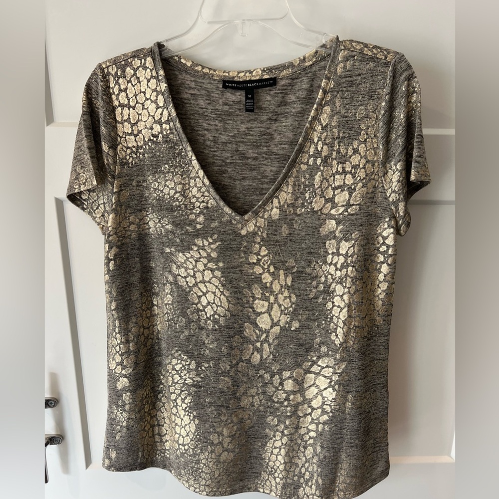 White House Black Market V-neck Tee EUC